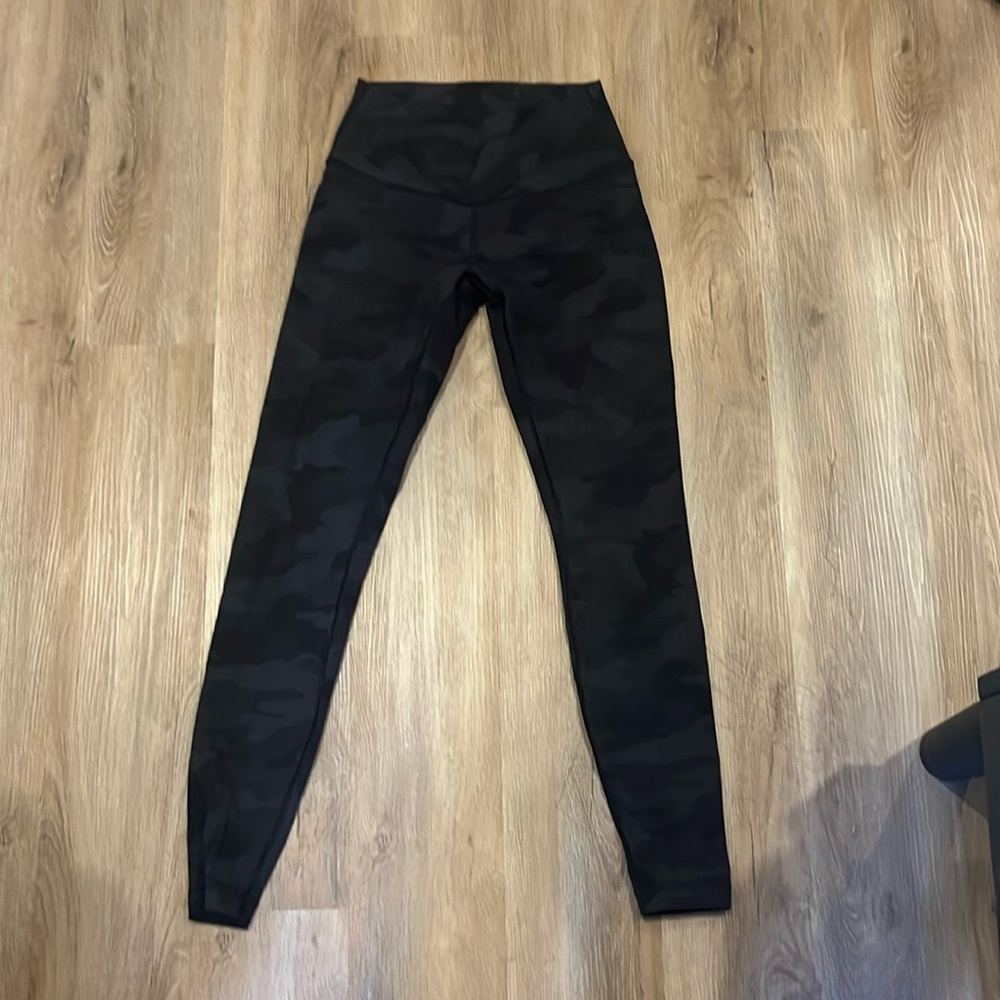 Lululemon Wunder under size 6